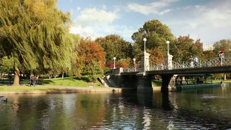 Boston-Public-Garden-In-Boston,-Massachusetts,-USA