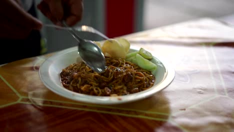 Aceh-noodles-with-beef-and-vegetable