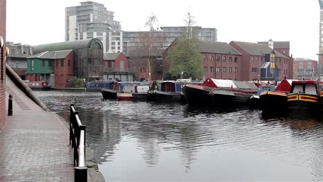 Wide-Shot-of-Narrow-Boats-Docked-in-Canal-Harbour