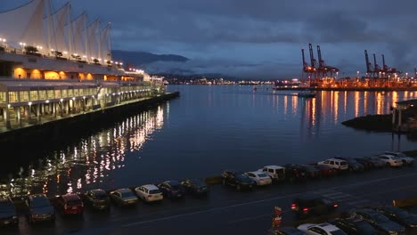 Burrard-Inlet-am-Dawn,-Vancouver