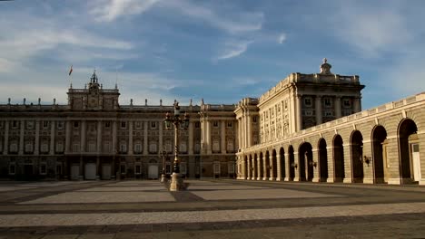 Spanien.---Royal-Palace-in-Madrid.---Übersicht-von-rechts-nach-links