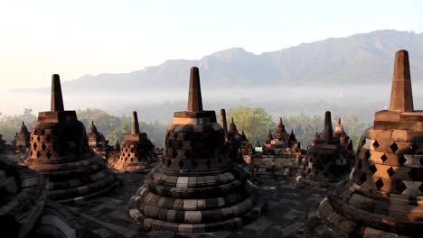 Templo-de-Borobudur-durante-el-amanecer-tiempo