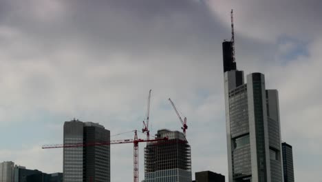 Lapso-de-tiempo-de-construcción-de-los-edificios-de-Frankfurt-financieros