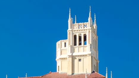 Asheville,-NC,-City-Gebäude-und-Architektur-mit-blauem-Himmel