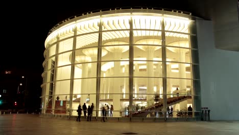 Edificio-por-la-noche,-lapso-de-tiempo-de-teatro