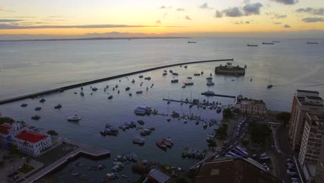 Vista-aérea-de-la-bahía-de-todos-los-santos-en-el-Salvador,-Bahia,-Brasil