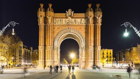 Luz-de-noche-de-Barcelona-arco-del-triunfo-Centro-a-calle-4-K-lapso-de-tiempo