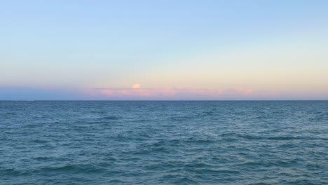 Vereinigte-Staaten-Miami-Sonnenuntergang-Rosa-Wolke-Ozean-Horizont-Veranstaltungsraum-\"-panorama\"--4-k-Florida