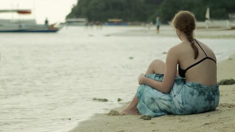 Girl-sitting-on-the-beach