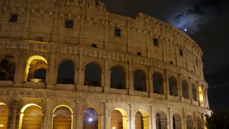 Kolosseum-bei-Nacht-in-Rom,-Italien