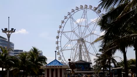 Ferris-wheel-at-an-amusement-park