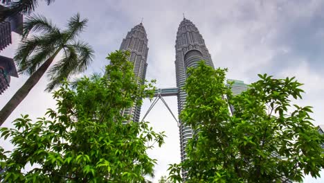 Malasia-kuala-lumpur-petronas-twin-panorama-del-parque-Torres-para-cubierta-observación-4k-lapso-de-tiempo