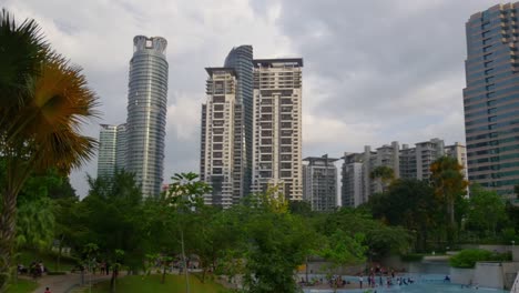 Malaysia-Sonnenuntergang-Licht-Klcc-Park-Kuala-Lumpur-Stadtzentrum-panorama