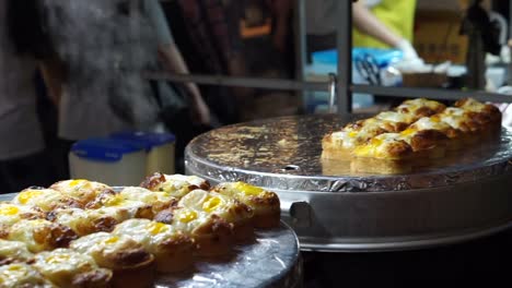 Korean-street-food,-egg-bread-or-Gyeran-Bbang-at-Myeongdong-street-in-Seoul,-South-Korea