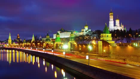 Rusia-noche-luz-Moscú-río-tráfico-Bahía-kremlin-panorama-4k-lapso-de-tiempo