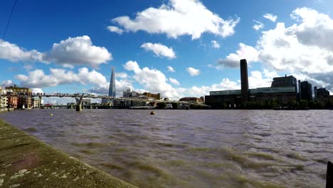 Millennium-Bridge-and-River-Thames,-London,-Real-Time