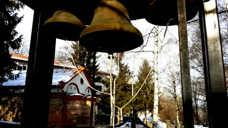 Dragalevsky-Kloster,-eine-bulgarische-orthodoxe-Kirche-Glocken-im-Winter