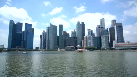 Singapur-City-Center-und-zentralen-Bankenviertel-von-Marina-Bay-aus-gesehen