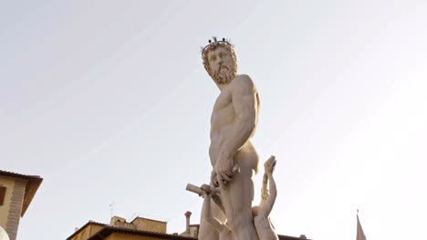 La-hermosa-fuente-de-neptuno-en-Florencia