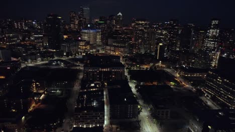 Ciudad-antena-de-luces-del-Downtown-Skyline-rascacielos-edificios-iluminado-por-la-noche