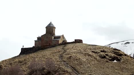 Gergeti-Trinity-Church,-Tsminda-Sameba-in-Georgia