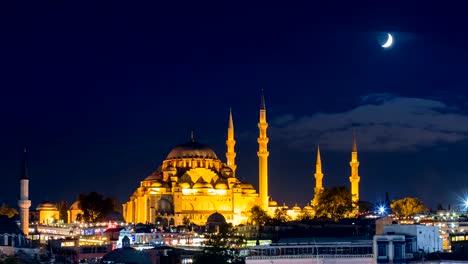 Pan-Zeitraffer-der-berühmte-Süleymaniye-Moschee-in-Istanbul-in-der-Nacht