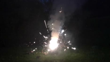 Mann-Start-Feuerwerk-Explosive-pyrotechnische