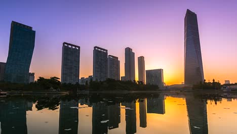 lapso-de-tiempo-k-4-noche-a-día-vista-de-Songdo-Central-Park-en-la-ciudad-de-Incheon-de-Corea-del-sur