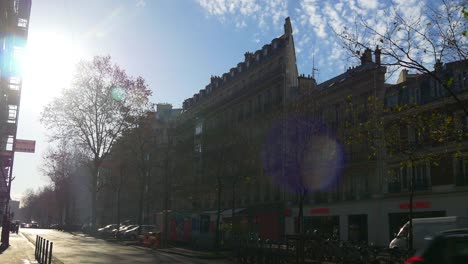 Francia-día-soleado-de-invierno-París-ciudad-turística-calle-en-autobús-panorama-pov-4k