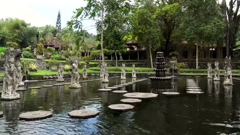 Tirta-Gangga-auf-Bali.-Hindu-Tempel