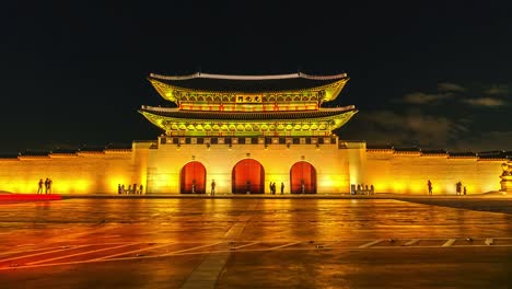 Lapso-de-tiempo-de-4K-del-Palacio-Gyeongbokgung-y-tráfico-en-Seúl-de-Corea