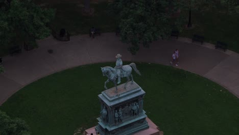 Luftaufnahme-des-Logan-Circle-und-Statue-von-John-A.-Logan.