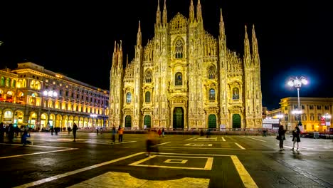 Time-Lapse-of-People-Milan-Cathedral-,-Milan-Italy