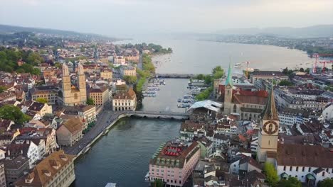 Suiza-atardecer-zurich-ciudad-central-junto-al-río-aéreo-panorama-4k