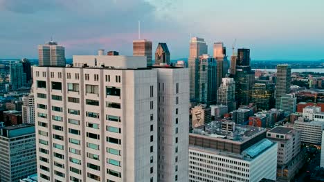 imágenes-de-drone-Areal-de-montreal-Canadá-al-atardecer