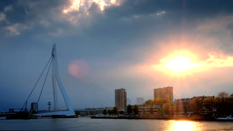 Rotterdam-Stadtbild-auf-Sonnenuntergang