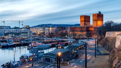 Oslo-Norwegen-Zeitraffer-4K,-Stadt-Skyline-von-Tag-zu-Nacht-Zeitraffer-am-Rathaus-und-Hafen