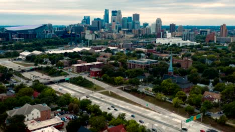 Antenne-des-Minneapolis-Skyline---Hyper-Zeitraffer