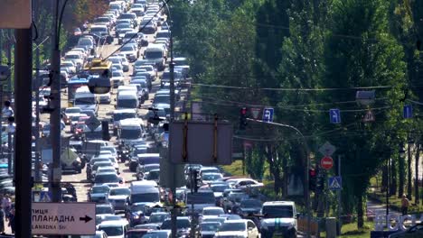 Traffic-jam-on-the-street-of-Kiev