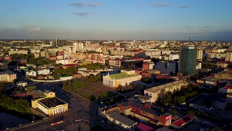 Vista-aérea-drone-de-centro-de-la-ciudad-de-Chelyabinsk,-Rusia