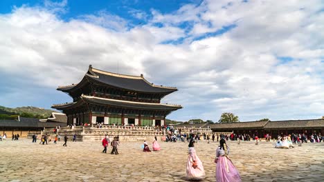 4K-Time-lapse-tourist-at-Gyeongbokgung-palace-South-Korea