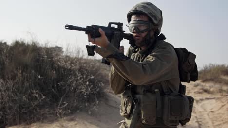 Israeli-soldier-pointing-his-rifle-and-scanning-the-area---close-up