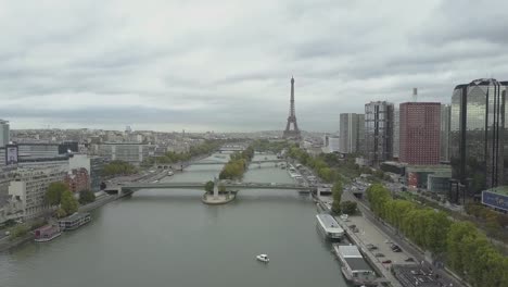 Aerial-footage-of-Paris,-with-Seine-River-and-Eiffel-Tower