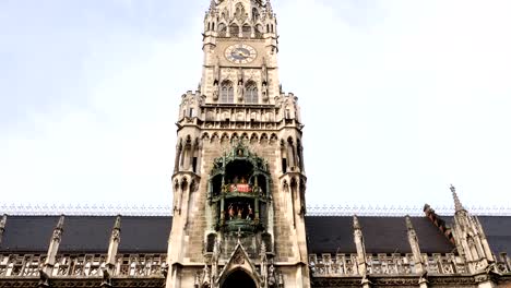 Ayuntamiento-en-Marienplatz-en-Munich,-Alemania