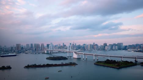 TimeLapse---día-al-paisaje-de-la-noche-en-Tokio-y-Tokio-bay---FIX