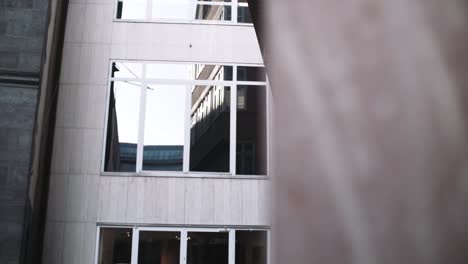 Building-Wall-and-Reflective-Windows-in-Frankfurt