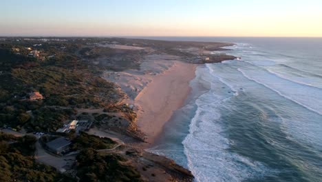 Luftbild-Drohne-Blick-auf-Guincho-Strand-in-Cascais,-Portugal