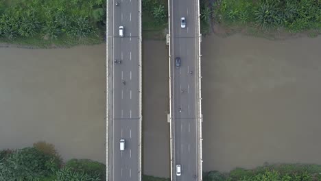 Brücke-über-den-Fluss