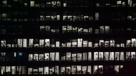 4K-Exterior-establishing-shot-of-a-modern-office-building-at-night.