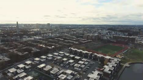 Horizonte-de-Boston-desde-el-norte-de-la-cacerola-aérea-izquierda-2